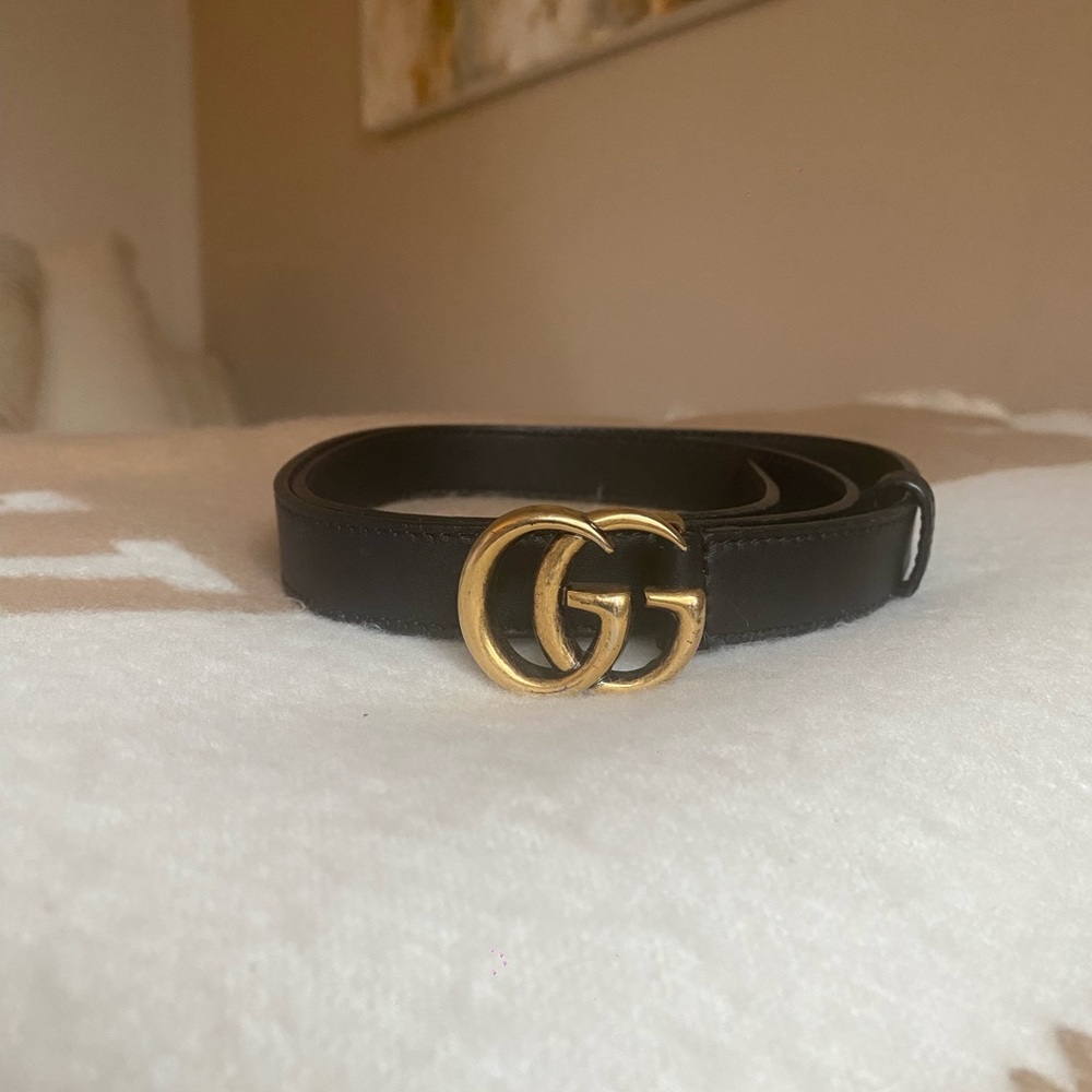 Black Gucci belt